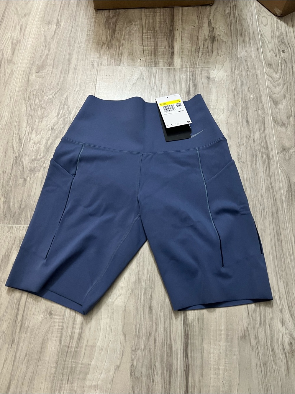 Nike Universa Women's Medium-Support High-Waisted 8" Biker Shorts with Pockets
